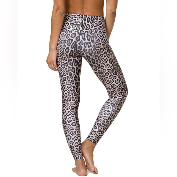 Onzie High-Waisted Full Length Leopard Leggings, Sz S/M - Picture 2 of 6